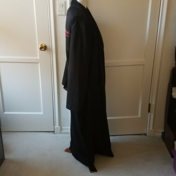 Suite Repose plush black robe from the feature film The Number 23 - Picture 6 of 7